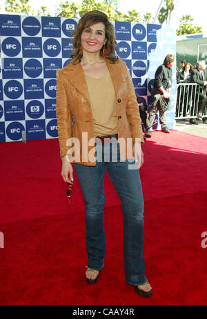 28 févr., 2004 ; Santa Monica, Californie, USA ; l'actrice Nia Vardalos à l'IFP Independent Spirit Awards 2004 qui a eu lieu dans une tente sur la plage de Santa Monica. Banque D'Images