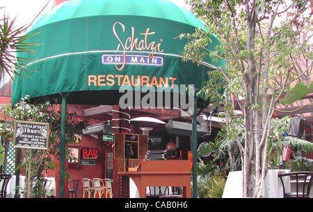 Mar 14, 2004 ; Santa Monica, Californie, USA ; ce restaurant sur Main Street dans la ville ensoleillée de Santa Monica a été ouvert en 1992 par nul autre que le 'Last Action Hero' lui-même et le gouverneur de la Californie, Arnold Schwarzenegger et Maria Shriver (son épouse, journaliste et membre de la clan Kennedy). Arnold peut être Banque D'Images