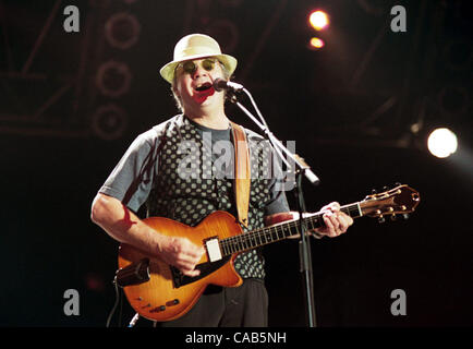 Le 1 mai 2004, Atlanta, GA, NC USA ; musicien Steve Miller effectue vivre comme le Steve Miller Band en prestation au Festival de musique 2004 Midtown situé à Atlanta. Crédit obligatoire : Photo par Jason Moore (©) Copyright 2004 par Jason Moore Banque D'Images