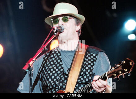 Le 1 mai 2004, Atlanta, GA, NC USA ; musicien Steve Miller effectue vivre comme le Steve Miller Band en prestation au Festival de musique 2004 Midtown situé à Atlanta. Crédit obligatoire : Photo par Jason Moore (©) Copyright 2004 par Jason Moore Banque D'Images