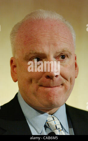 12 mai, 2004 ; New York, NY, USA ; ancien chef de la lutte antiterroriste de la Maison Blanche RICHARD CLARKE a prononcé le discours principal au sommet sur la sécurité EWeek. Le sommet a eu lieu à l'hôtel Warwick. Banque D'Images