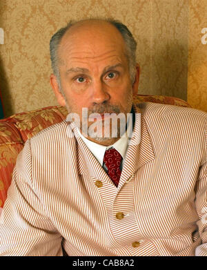 17 mai, 2004 ; San Francisco, CA, USA ; John Malkovich parle de son nouveau film, '' le danseur à l'étage,'' à l'Hôtel Ritz Carlton de San Francisco, le jeudi 17 avril 2003. Banque D'Images