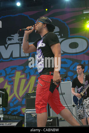 Jun 21, 2010 - Portsmouth, Virginia, États-Unis - LMFAO porte leur marque de electro rap pour le Bamboozle Road Show sur un arrêt à l'Netelos Pavilion à Portsmouth, en Virginie. (Crédit Image : © Jeff Moore/ZUMApress.com) Banque D'Images