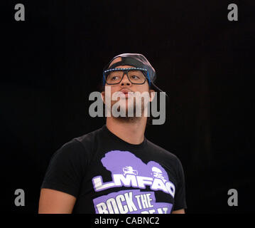 Jun 21, 2010 - Portsmouth, Virginia, États-Unis - LMFAO porte leur marque de electro rap pour le Bamboozle Road Show sur un arrêt à l'Netelos Pavilion à Portsmouth, en Virginie. (Crédit Image : © Jeff Moore/ZUMApress.com) Banque D'Images