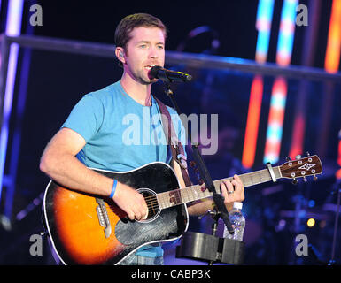 16 juillet 2010 - Myrtle Beach en Caroline du Sud, USA - Musicien JOSH TURNER effectue vivre comme son tour 2010 fait un arrêt à l'Alabama Theatre situé dans la région de Myrtle Beach. Copyright 2010 Jason Moore. (Crédit Image : © Jason Moore/ZUMApress.com) Banque D'Images