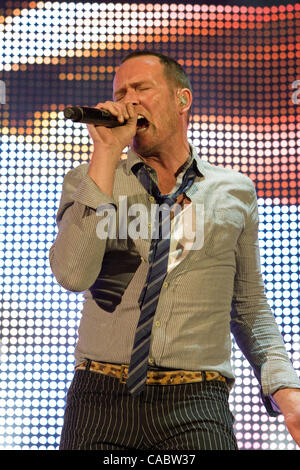 10 août 2010 - Morrison, Colorado, États-Unis - SCOTT WEILAND, chanteur de Stone Temple Pilots effectue au Red Rocks Amphitheater. (Crédit Image : © Don Senia Murray/ZUMApress.com) Banque D'Images