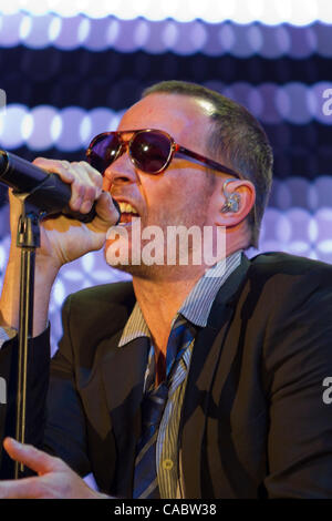 10 août 2010 - Morrison, Colorado, États-Unis - SCOTT WEILAND, chanteur de Stone Temple Pilots effectue au Red Rocks Amphitheater. (Crédit Image : © Don Senia Murray/ZUMApress.com) Banque D'Images