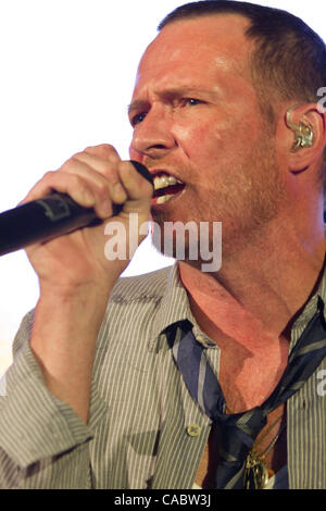 10 août 2010 - Morrison, Colorado, États-Unis - SCOTT WEILAND, chanteur de Stone Temple Pilots effectue au Red Rocks Amphitheater. (Crédit Image : © Don Senia Murray/ZUMApress.com) Banque D'Images