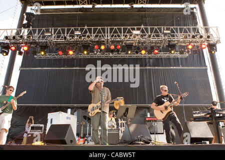 14 août 2010 - Commerce City, au Colorado, États-Unis - Les échantillons effectuer au Mile High Music Festival. (Crédit Image : © Don Senia Murray/ZUMApress.com) Banque D'Images