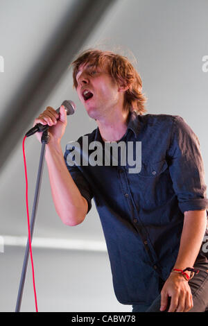 14 août 2010 - Commerce City, au Colorado, États-Unis - le chanteur THOMAS MARS de Phoenix en prestation au Mile High Music Festival. (Crédit Image : © Don Senia Murray/ZUMApress.com) Banque D'Images