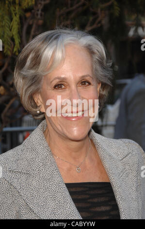 19 septembre 2010 - Hollywood, Californie, États-Unis - Kathryn Lasky lors de la première du nouveau film de Warner Bros Pictures LÉGENDE DES GARDIENS : les chouettes DE GA'HOOLE, tenue au Grauman's Chinese Theatre, le 19 septembre 2010, à Los Angeles.. 2010......K65946MGE(Image Crédit : Â© Michael Germana/ Banque D'Images