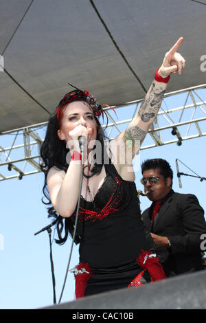 Diva Rockabilly Devil Doll (Colleen Duffy), même à la 16e festival culturel de la musique une Hootenanny at Oak Canyon Ranch, Irvine, CA le samedi 3 juillet 2010. Banque D'Images