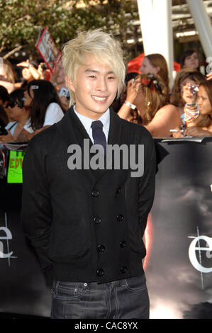 24 juin 2010 - Los Angeles, Californie, États-Unis - JUSTIN CHON participant à la Los Angeles Film Festival Première de ''The Twilight Saga Eclipse'' qui s'est tenue lors de la Nokia Theatre de Los Angeles, Californie Le 24 juin 2010. 2010..K65245(LONG DROIT Crédit : Â© D. Long/Globe Photos/ZUMApress.com) Banque D'Images