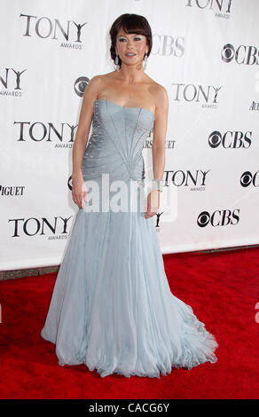 13 juin, 2010 - New York, New York, États-Unis - Actrice CATHERINE ZETA-JONES assiste à la 64e conférence annuelle tenue Tony Awards au Radio City Music Hall. (Crédit Image : © Kaszerman ZUMApress.com)/Nancy Banque D'Images