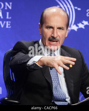 21 septembre 2010 - New York, New York, États-Unis - l'ancien Président du Costa Rica José Maria Figueres assiste à la Clinton Global Initiative 2010 réunion annuelle tenue à l'hôtel Sheraton de New York. (Crédit Image : © Kaszerman ZUMApress.com)/Nancy Banque D'Images