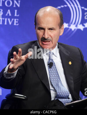 21 septembre 2010 - New York, New York, États-Unis - l'ancien Président du Costa Rica José Maria Figueres assiste à la Clinton Global Initiative 2010 réunion annuelle tenue à l'hôtel Sheraton de New York. (Crédit Image : © Kaszerman ZUMApress.com)/Nancy Banque D'Images