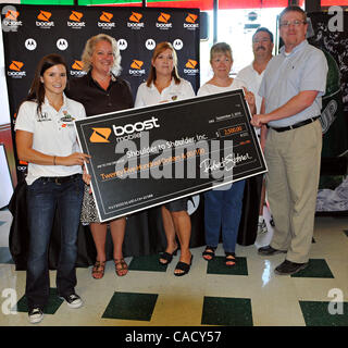 Sep 02, 2010 - Cincinnati, Ohio, États-Unis - femme pilote de course Danica Patrick fait une apparition pour répondre fans pour promouvoir et stimuler le Kentucky Mobile Indy 300 à Cincinnati, Ohio. La course a lieu au Kentucky Speedway le samedi 4 septembre 2010. (Crédit Image : Amy Harris/ZUMApress.com) Banque D'Images