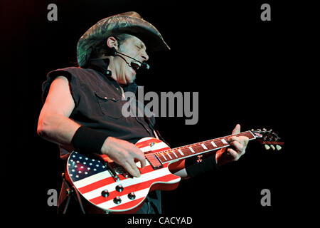 Sep 04, 2010 - Indianapolis, Indiana, États-Unis - chanteur/guitariste Ted Nugent effectue à Indianapolis, au parc militaire à la Côte Nord Festival le 4 septembre 2010. (Crédit Image : © Amy Harris/ZUMApress.com) Banque D'Images