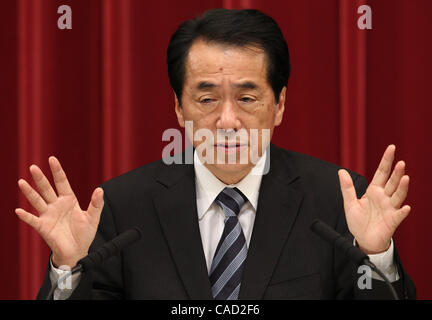 Sep 17, 2010 - Tokyo, Japon - Le Premier Ministre japonais et Parti démocratique du Japon Naoto Kan parle lors d'une conférence de presse à la résidence officielle du Premier ministre à Tokyo, Japon. Kan remanié son cabinet et Seiji Maehara est nommé en tant que nouveau ministre des Affaires étrangères. (Crédit Image : ¬© Koichi Kamo Banque D'Images