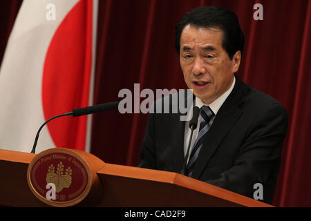 Sep 17, 2010 - Tokyo, Japon - Le Premier Ministre japonais et Parti démocratique du Japon Naoto Kan parle lors d'une conférence de presse à la résidence officielle du Premier ministre à Tokyo, Japon. Kan remanié son cabinet et Seiji Maehara est nommé en tant que nouveau ministre des Affaires étrangères. (Crédit Image : ¬© Koichi Kamo Banque D'Images