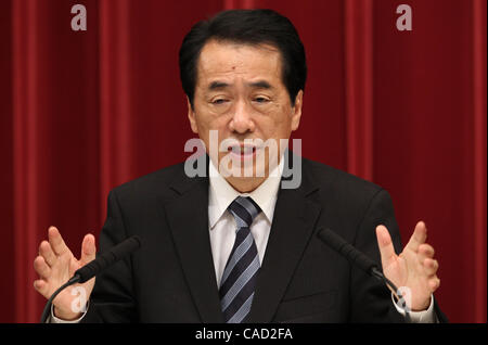 Sep 17, 2010 - Tokyo, Japon - Le Premier Ministre japonais et Parti démocratique du Japon Naoto Kan parle lors d'une conférence de presse à la résidence officielle du Premier ministre à Tokyo, Japon. Kan remanié son cabinet et Seiji Maehara est nommé en tant que nouveau ministre des Affaires étrangères. (Crédit Image : ¬© Koichi Kamo Banque D'Images