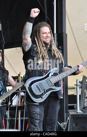 Août 3, 2010 - Raleigh, Caroline du Nord, USA Singer MARIA BRINK et le groupe en ce moment l'exécution à la Time Warner Cable Music Pavilion dans le cadre du Festival Mayhem dans Raleigh. Photo : Le guitariste Chris Howorth (image crédit : Tina Fultz/ZUMA Press) Banque D'Images