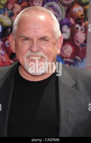 Jun 13, 2010 - Los Angeles, Californie, États-Unis - l'Acteur JOHN RATZENBERGER au 'Toy Story 3' Première mondiale tenue au El Capitan Theatre, à Hollywood. (Crédit Image : © Paul Fenton/ZUMApress.com) Banque D'Images