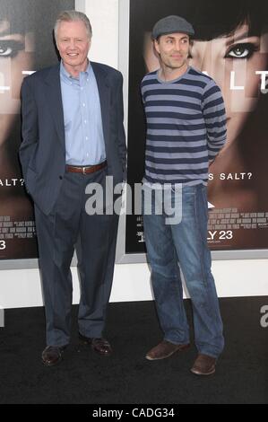 19 juillet 2010 - Los Angeles, Californie, USA - Juillet 19, 2010 - Los Angeles, Californie, USA - l'Acteur JON VOIGHT, Acteur JAMES HAVEN au sel Premiere tenue au Grauman's Chinese Theatre, à Hollywood. (Crédit Image : © Paul Fenton/ZUMApress.com) Banque D'Images