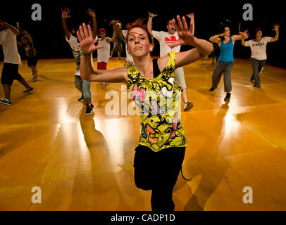 Juillet 27, 2010 - Las Vegas, Nevada, USA - l'atelier de danse se déplace en milieu urbain est réalisée au cours de la 2010 International Hip Hop Dance Championnat tenu au Red Rock Resort. Des équipes de cinq à huit danseurs de villes à travers les Etats-Unis sont en concurrence au cours de deux jours pour gagner une place dans le Wor Banque D'Images