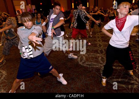 Juillet 27, 2010 - Las Vegas, Nevada, USA - l'atelier de danse se déplace en milieu urbain est réalisée au cours de la 2010 International Hip Hop Dance Championnat tenu au Red Rock Resort. Des équipes de cinq à huit danseurs de villes à travers les Etats-Unis sont en concurrence au cours de deux jours pour gagner une place dans le Wor Banque D'Images