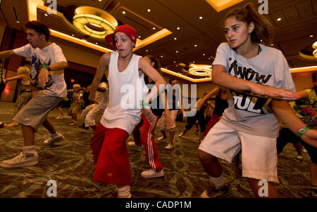 Juillet 27, 2010 - Las Vegas, Nevada, USA - l'atelier de danse se déplace en milieu urbain est réalisée au cours de la 2010 International Hip Hop Dance Championnat tenu au Red Rock Resort. Des équipes de cinq à huit danseurs de villes à travers les Etats-Unis sont en concurrence au cours de deux jours pour gagner une place dans le Wor Banque D'Images