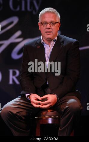 Aug 06, 2010 - Atlantic City , New Jersey , États-unis - FOX TV host GLENN BECK parler à une foule de capacité dans le showroom de l'Atlantic City Hilton. (Crédit Image : Â© Tom Briglia/ZUMApress.com) Banque D'Images