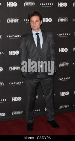 Sep 16, 2010 - Atlantic City, New Jersey, États-Unis - Acteur SHEA WHIGAM, marche le tapis rouge à la chaîne HBO et Caesars Premier Ministre de 'Boardwalk Empire' (image Crédit : © Tom Briglia/ZUMApress.com) Banque D'Images