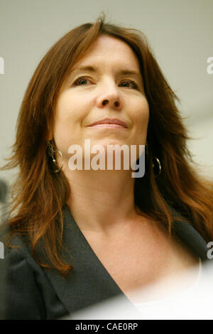 21 juillet 2010 - Washington, D.C., États-Unis - Washington, D.C. - 21 juillet : ANNIE DUKE, joueur de poker professionnel témoigne au nom de l'Alliance des Joueurs de Poker avant le House Financial Services Committee de HR 2267, le ''Règlement de jeu d'Internet, la protection des consommateurs et d'application de la Loi. (Cr Banque D'Images