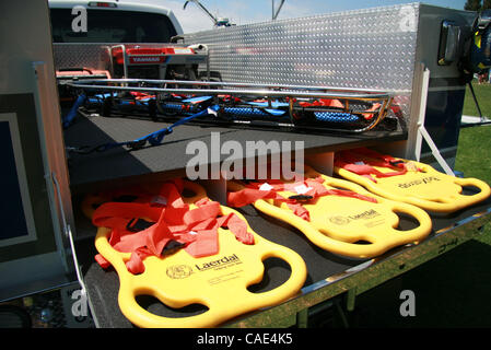 Aug 28, 2010 - Dana Point, Californie, États-Unis - Essentials sur un véhicule d'urgence, y compris l'Baxstraps (body boards) et d'un brancard aluminium. Cette année, la protection civile Expo à Dana Point les dizaines de manifestations, exposants, affiche des véhicules d'urgence, des hélicoptères, un de la police Banque D'Images