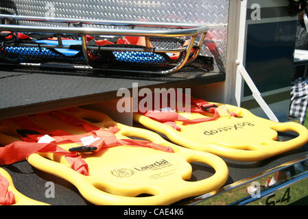 Aug 28, 2010 - Dana Point, Californie, États-Unis - Essentials sur un véhicule d'urgence, y compris l'Baxstraps (body boards) et d'un brancard aluminium. Cette année, la protection civile Expo à Dana Point les dizaines de manifestations, exposants, affiche des véhicules d'urgence, des hélicoptères, un de la police Banque D'Images