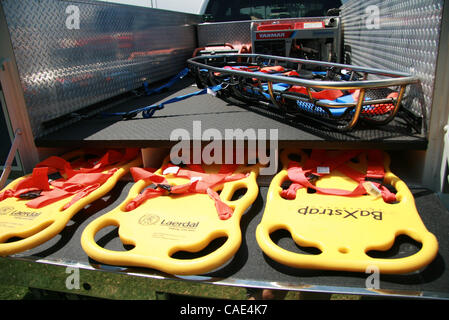 Aug 28, 2010 - Dana Point, Californie, États-Unis - Essentials sur un véhicule d'urgence, y compris l'Baxstraps (body boards) et d'un brancard aluminium. Cette année, la protection civile Expo à Dana Point les dizaines de manifestations, exposants, affiche des véhicules d'urgence, des hélicoptères, un de la police Banque D'Images