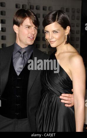 1 novembre 2007 - Hollywood, Californie, États-Unis - Tom Cruise et Katie Holmes au cours de l'AFI Fest 2007 Opening Night Gala de la nouvelle séquence du métro Goldwy Mayer, Lions for Lambs, tenue à l'Cinerama Dome, le 1 novembre 2007, à Los Angeles.. - K55419MGE(Image Crédit : Â© Michael German Banque D'Images