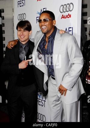 1 novembre 2007 - Hollywood, Californie, États-Unis - Tom Cruise et Will Smith au cours de l'AFI Fest 2007 Opening Night Gala de la nouvelle séquence du métro Goldwy Mayer, Lions for Lambs, tenue à l'Cinerama Dome, le 1 novembre 2007, à Los Angeles.. - K55419MGE(Image Crédit : Â© Michael Germana/ Banque D'Images