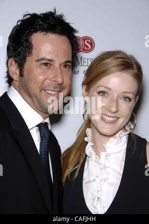 Le 15 novembre 2007 - Hollywood, Californie, États-Unis - Jonathan Silverman et Jennifer Finnigan pendant les Cèdres ÃƒÂ Sinai Conseil d'administration d'un traitement de la route, tenue de gala au Beverly Hilton Hotel, le 15 novembre 2007, à Beverly Hills, en Californie.. - 2007.K55602MGE(Image Crédit : Â© Michael Germana/Glob Banque D'Images