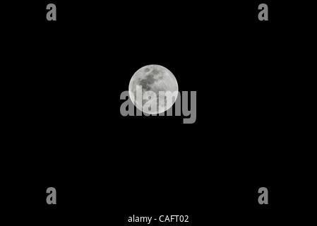 022008 a rencontré le personnel 2 eclipse Photo par Gary Coronado/Le Palm Beach Post CLO--West Palm Beach--Pleine lune avant l'éclipse. Banque D'Images