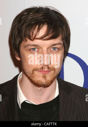 Feb 20, 2008 ; Hollywood, Californie, USA ; l'acteur James McAVOY au 'Penelope' Los Angeles Premiere tenue au régulateur Directors Guild of America Theatre. Crédit obligatoire : Photo par Paul Fenton/ZUMA Press. ( Banque D'Images