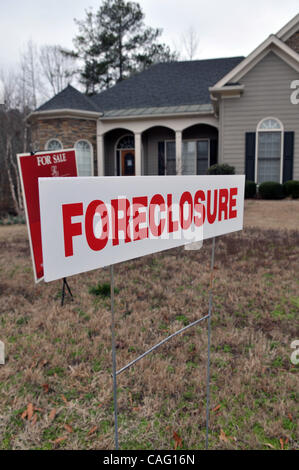 24 févr. 2008 - Canton, Georgia, USA - Forclusion, appartiennent à des banques en banlieue accueil cher au nord d'Atlanta. 'La pointe de l'iceberg s'agrandit chaque semaine" dit une région d'Atlanta investisseur immobilier de l'accroissement du nombre de logements saisis sur le marché. Le nombre devrait augmenter de façon spectaculaire Banque D'Images