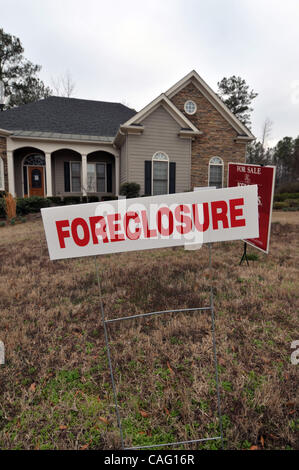 24 févr. 2008 - Canton, Georgia, USA - Forclusion, appartiennent à des banques en banlieue accueil cher au nord d'Atlanta. 'La pointe de l'iceberg s'agrandit chaque semaine" dit une région d'Atlanta investisseur immobilier de l'accroissement du nombre de logements saisis sur le marché. Le nombre devrait augmenter de façon spectaculaire Banque D'Images