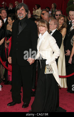 24 févr. 2008 - Hollywood, Californie, USA - Actrice SISSY SPACEK ET JACK FISK arrivant à la 80e annuelle des Academy Awards tenue au Kodak Theatre à Hollywood. (Crédit Image : © Paul Fenton/ZUMA Press) Banque D'Images