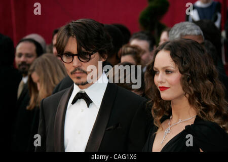 24 févr. 2008 - Hollywood, Californie, USA - l'acteur Johnny Depp et Vanessa Paradis en arrivant à la 80e annuelle des Academy Awards tenue au Kodak Theatre à Hollywood. (Crédit Image : © Lisa O'Connor/ZUMA Press) Banque D'Images