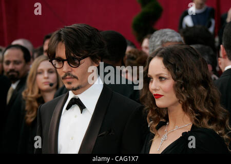 24 févr. 2008 - Hollywood, Californie, USA - l'acteur Johnny Depp et Vanessa Paradis en arrivant à la 80e annuelle des Academy Awards tenue au Kodak Theatre à Hollywood. (Crédit Image : © Lisa O'Connor/ZUMA Press) Banque D'Images