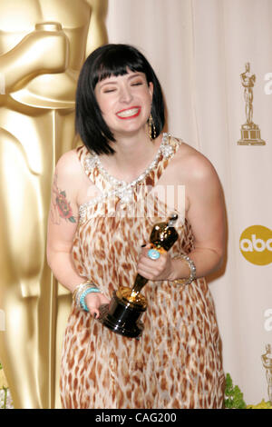 24 févr. 2008 - Hollywood, Californie, USA - Diablo Cody avec l'award du meilleur scénario original à la 80e Academy Awards annuel tenu à le Kodak Theatre à Hollywood. (Crédit Image : © Lisa O'Connor/ZUMA Press) Banque D'Images