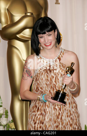 24 févr. 2008 - Hollywood, Californie, USA - Diablo Cody avec l'award du meilleur scénario original à la 80e Academy Awards annuel tenu à le Kodak Theatre à Hollywood. (Crédit Image : © Lisa O'Connor/ZUMA Press) Banque D'Images