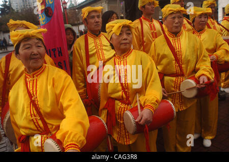 Feb 10, 2008 - Vancouver, Colombie-Britannique, Canada - Des centaines de participants et des milliers de spectateurs ont assisté à la Parade du Nouvel An chinois 2009, année lunaire du rat, qui a eu lieu à Vancouver. (Crédit Image : © Sergei Bachlakov/ZUMApress.com) Banque D'Images